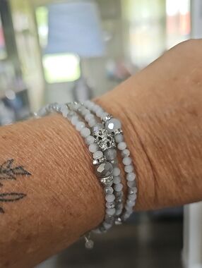 Elegant Gray Beaded Wrap Bracelet with Sparkling Accents